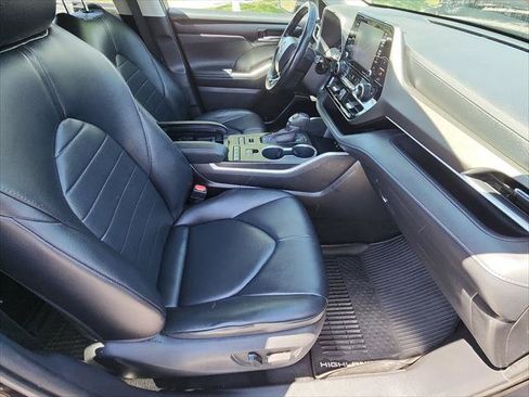Certified 2020 Toyota Highlander XLE AWD/4WD image 19