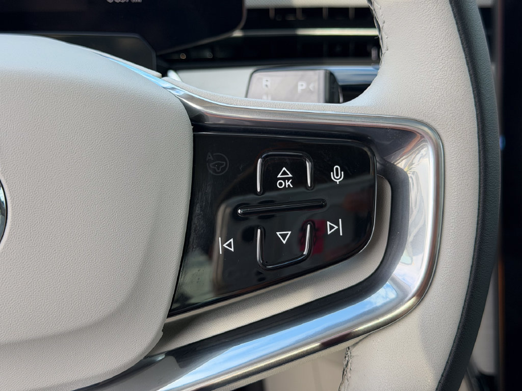 Certified 2025 Volvo EX90 Plus AWD/4WD image 28