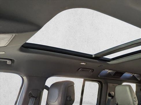 Used 2022 Land Rover Defender 110 X-Dynamic HSE image 13