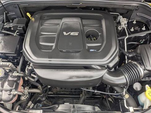 Used 2018 Jeep Grand Cherokee Altitude AWD/4WD image 24