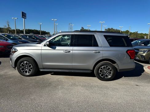 Used 2023 Ford Expedition XLT image 12