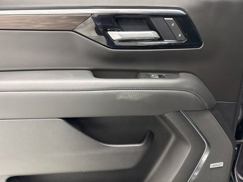 Used 2025 Chevrolet Suburban Z71 w/ Comfort Package image 26