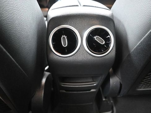 Used 2023 Mercedes-Benz GLB 250 4MATIC image 27