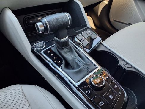 Used 2023 Kia Sportage EX image 18