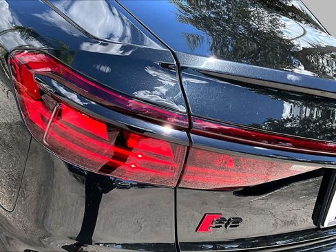 Used 2022 Audi S8 w/ S8 Executive Package AWD/4WD image 29