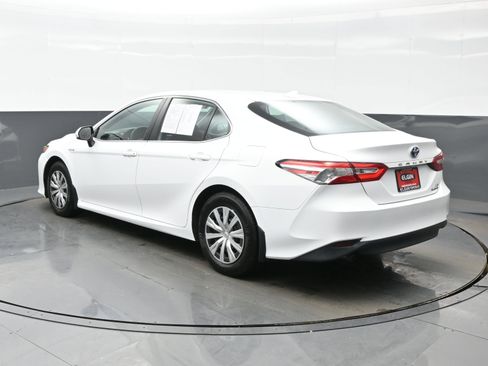 Used 2019 Toyota Camry LE image 4