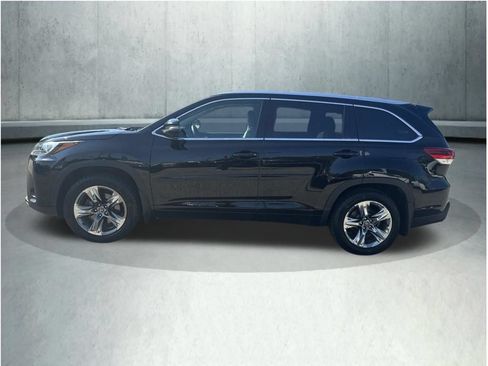 Used 2018 Toyota Highlander Limited Platinum w/ Carpet Mat Package (TMS) AWD/4WD image 2