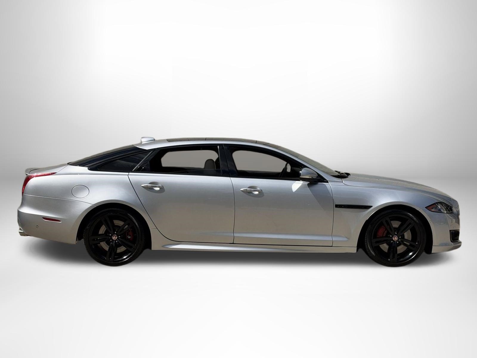 Used 2019 Jaguar XJ R RWD image 2