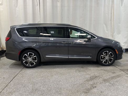 Used 2021 Chrysler Pacifica Pinnacle AWD/4WD image 6
