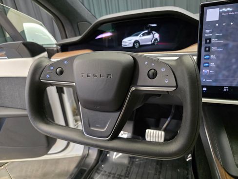 Used 2022 Tesla Model X image 26