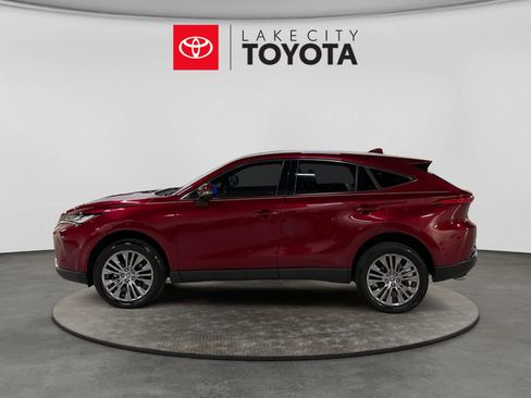 Used 2023 Toyota Venza XLE AWD/4WD image 3