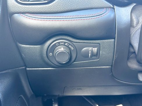 Used 2023 Dodge Durango GT image 40