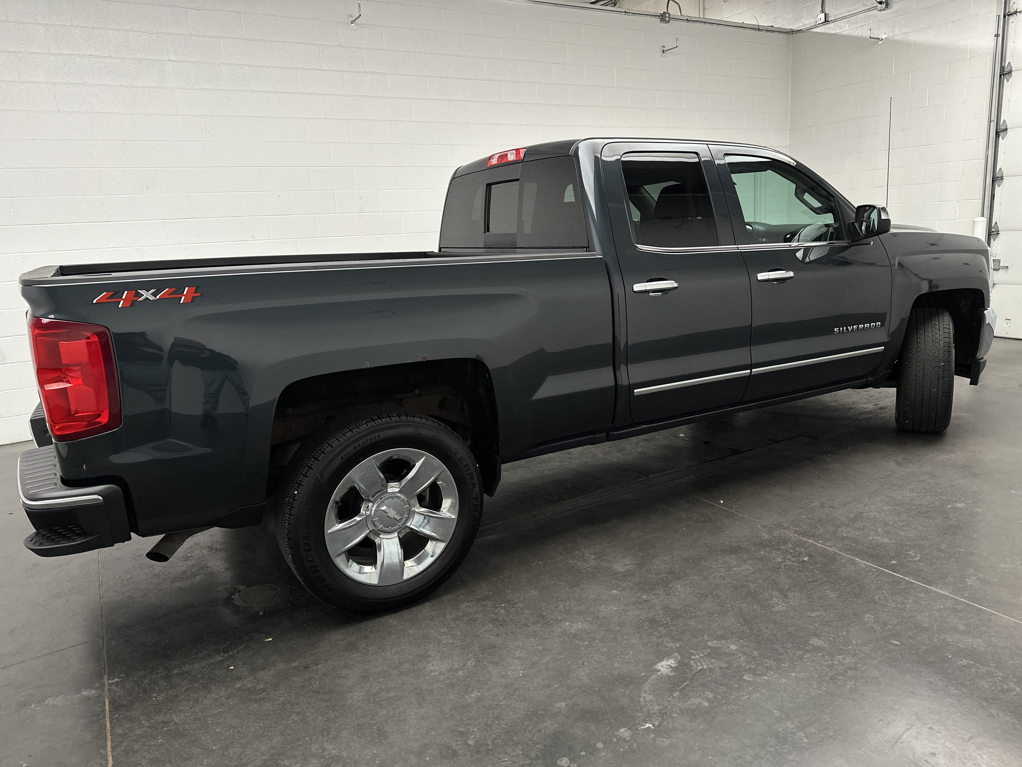 Used 2018 Chevrolet Silverado 1500 LTZ w/ Sport Package AWD/4WD image 10