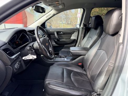 Used 2017 Chevrolet Traverse LT image 5