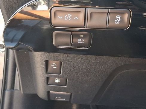 Used 2022 Toyota Prius Prime LE image 27