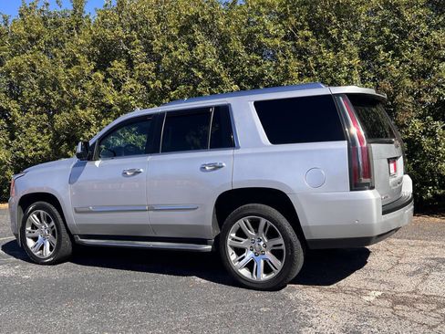 Used 2019 Cadillac Escalade Luxury image 5