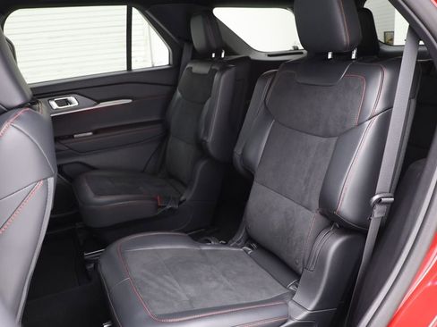 Used 2025 Ford Explorer ST image 14