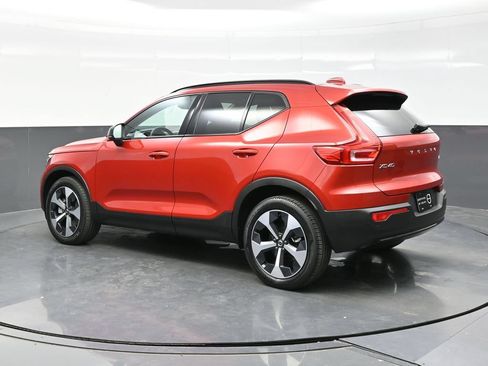 Used 2024 Volvo XC40 B5 Plus w/ Climate Package AWD/4WD image 4