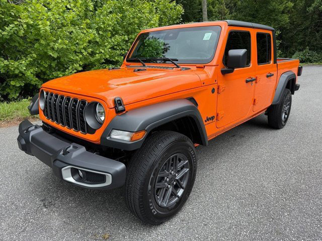 Used 2025 Jeep Gladiator Sport AWD/4WD image 2