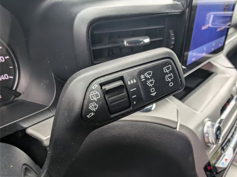 Used 2022 Ford Explorer XLT RWD image 26
