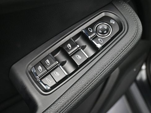 Used 2026 Porsche Macan image 19