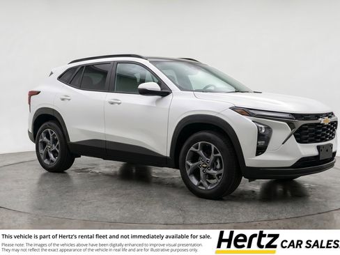 Used 2025 Chevrolet Trax LT FWD image 1