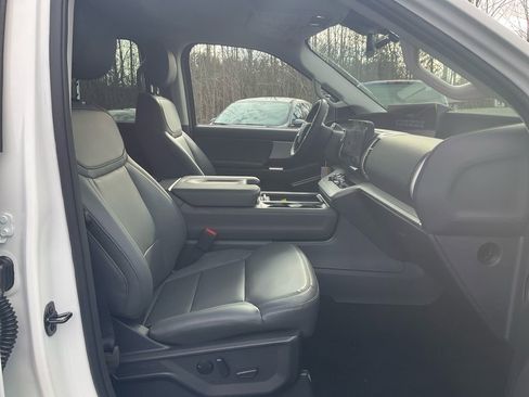 New 2026 Ford Expedition Active image 12