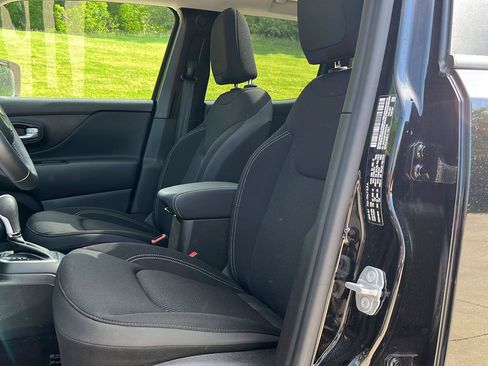Used 2023 Jeep Renegade Latitude w/ Sun/Sound Group AWD/4WD image 13
