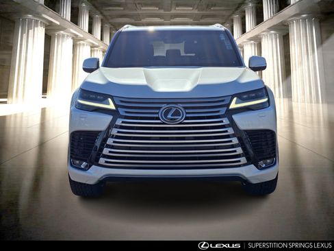 Used 2024 Lexus LX 600 4WD w/ Premium Package image 9