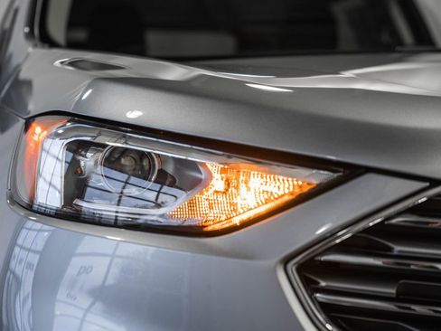 Used 2022 Ford Edge SE image 11