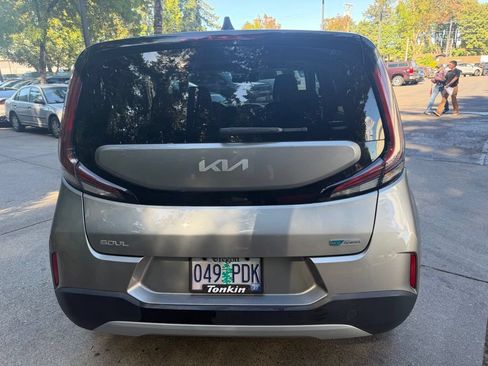 Used 2023 Kia Soul EX FWD image 4