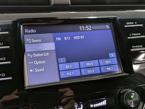 Used 2018 Toyota Camry SE FWD image 12