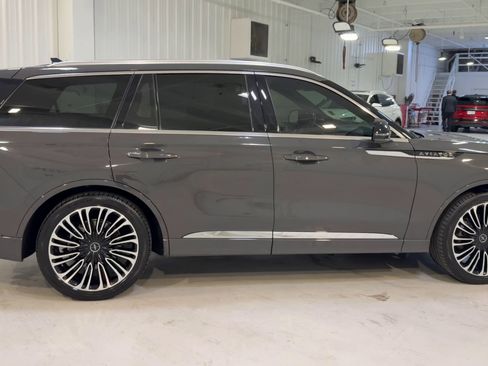 Used 2023 Lincoln Aviator Black Label w/ Dynamic Handling Package image 2