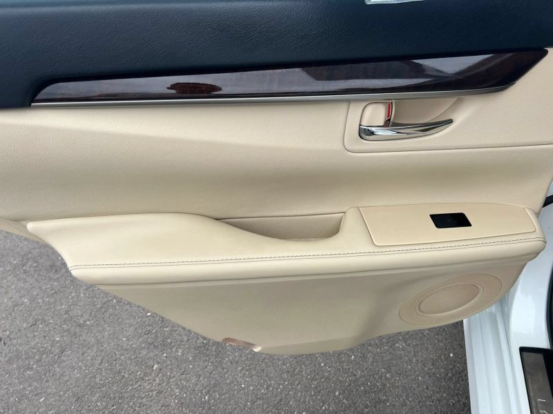 Used 2013 Lexus ES 350 w/ Premium Pkg FWD image 18