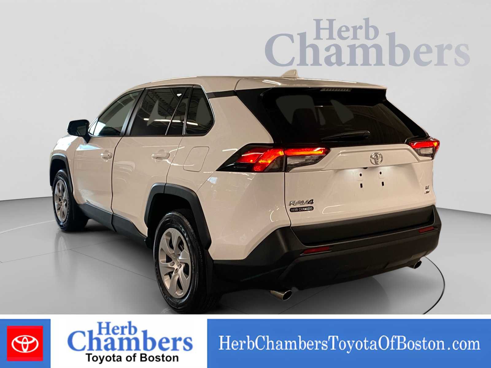 Used 2023 Toyota RAV4 LE AWD/4WD image 3