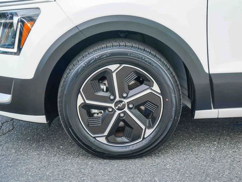 Certified 2023 Kia Niro EX FWD image 10