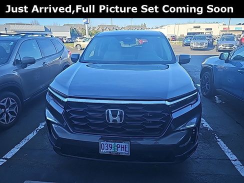 Used 2023 Honda Pilot LX image 1