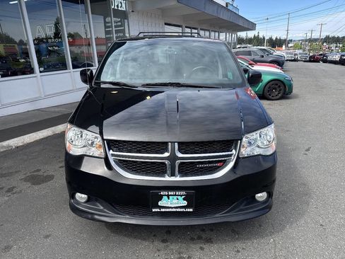 Used 2017 Dodge Grand Caravan SXT FWD image 10