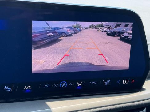 Used 2025 Chevrolet Traverse LT AWD/4WD image 25