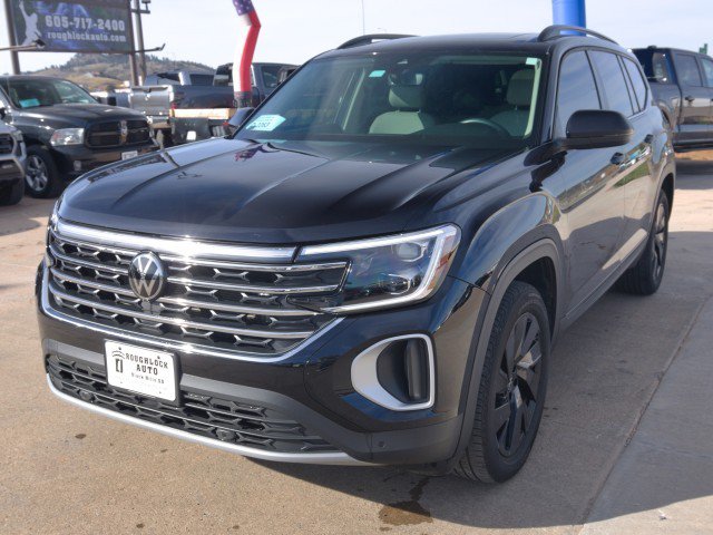 Used 2024 Volkswagen Atlas SE w/ Panoramic Sunroof Package FWD image 2