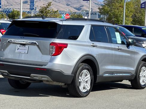 Used 2023 Ford Explorer XLT w/ Equipment Group 202A image 4