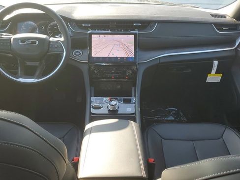 New 2025 Jeep Grand Cherokee Limited image 12