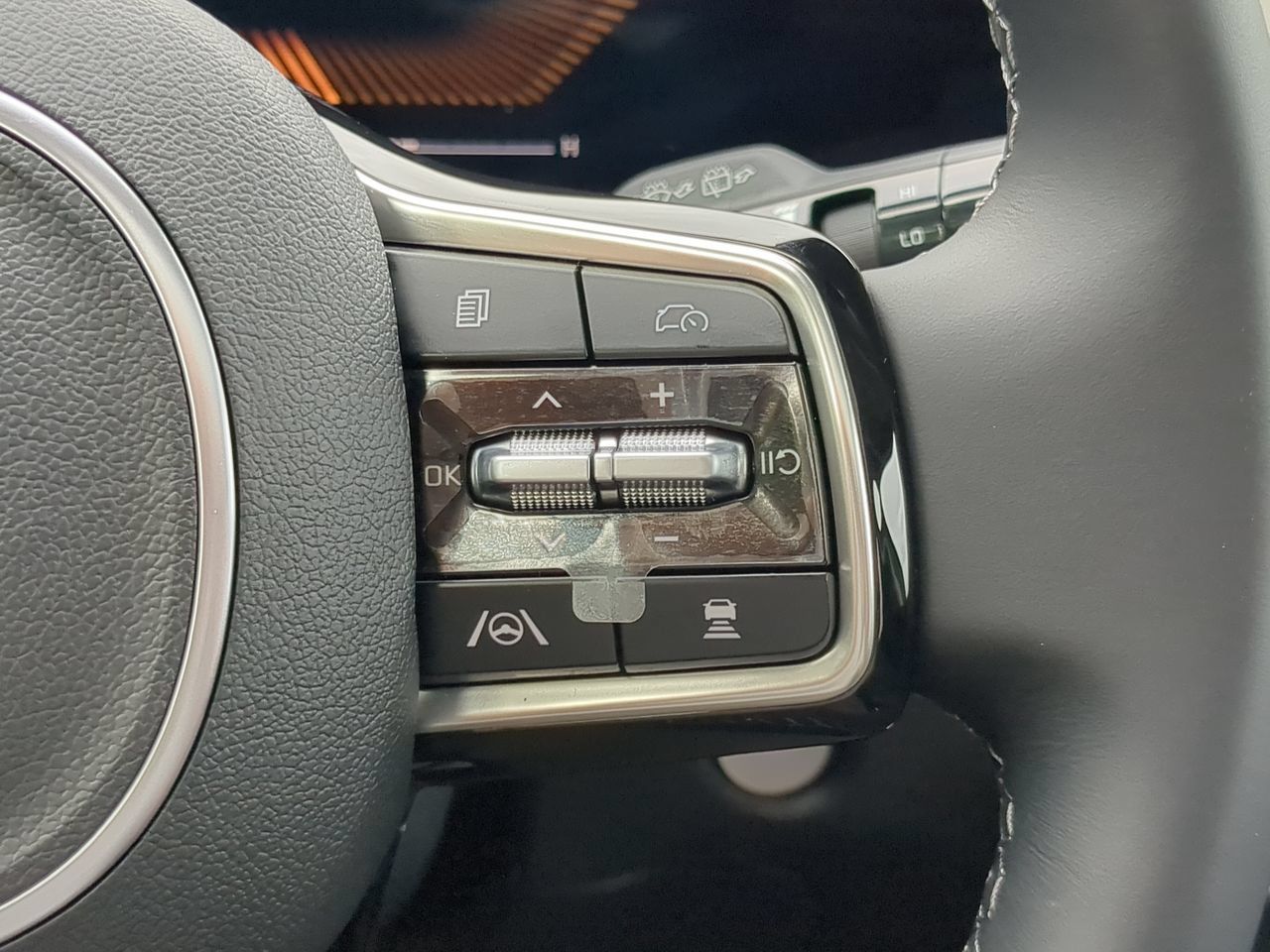 Used 2025 Kia Sorento S w/ Panoramic Sunroof Package FWD image 27