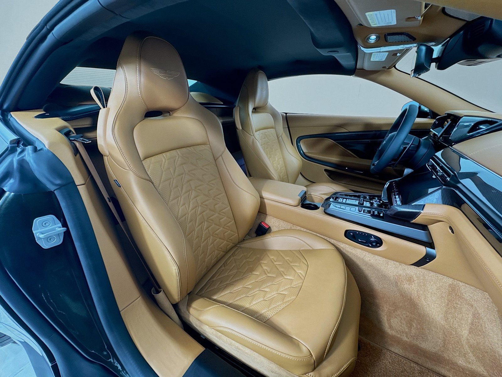 Used 2026 Aston Martin Vanquish Convertible RWD image 23