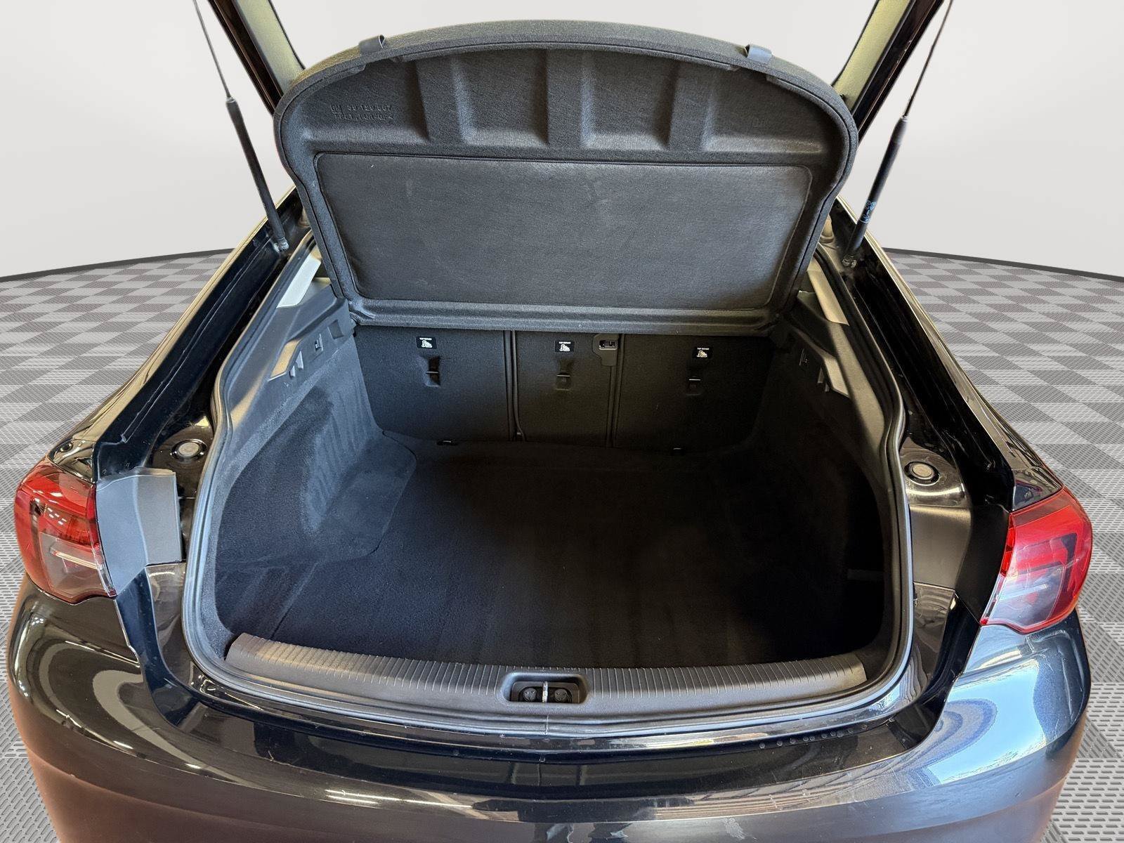 Used 2018 Buick Regal Essence FWD image 10