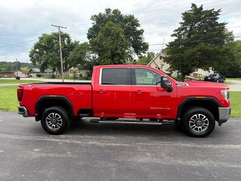Used 2022 GMC Sierra 2500 SLE w/ SLE Value Package; image 2