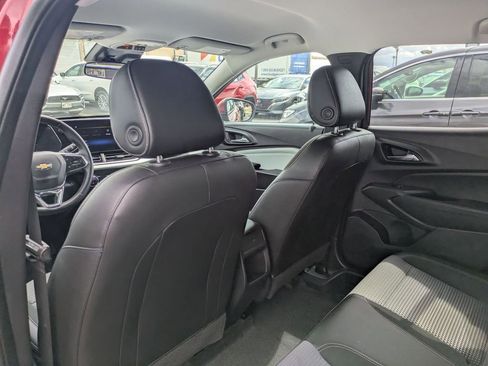 Used 2025 Chevrolet Trax LT w/ LT Convenience Package FWD image 31