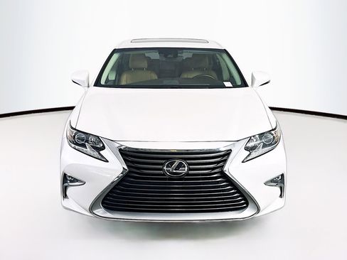 Used 2017 Lexus ES 350 image 2