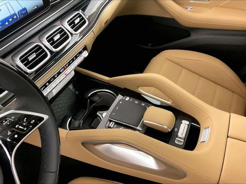 New 2026 Mercedes-Benz GLS 580 4MATIC image 8