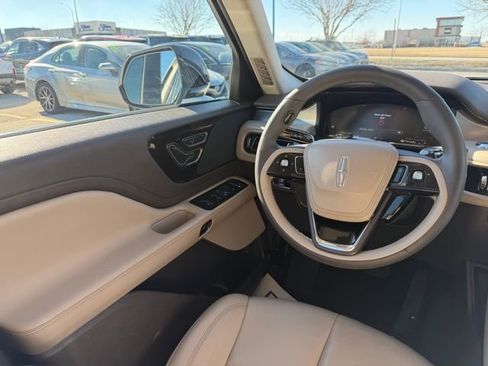 Used 2023 Lincoln Aviator AWD w/ Premium Package image 16